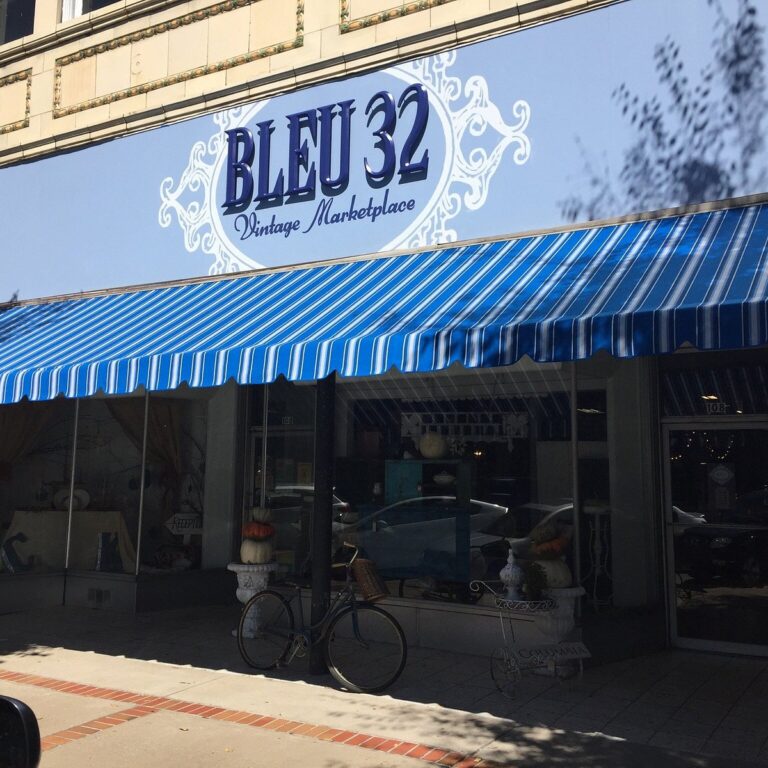 bleu 32 vintage marketplace 1 768x768